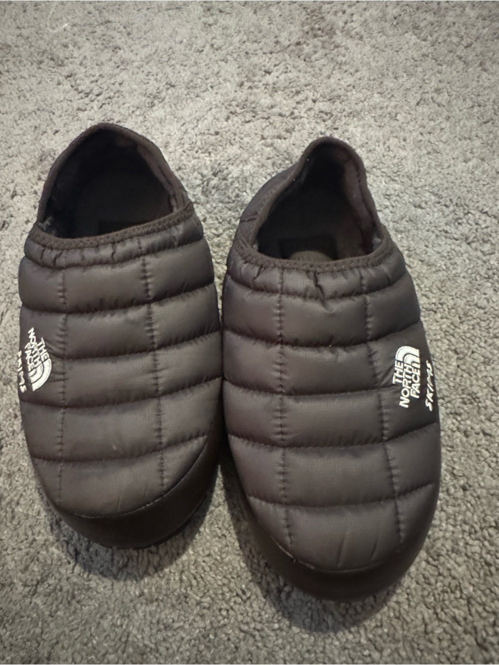 Skims The North Face Quilted Slip-On Indoor/Outdoor Slippers — Black